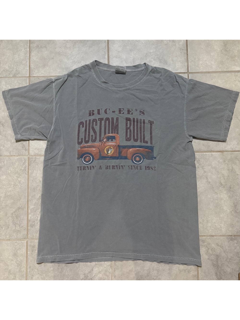 Buc-ee’s Comfort Colors Custom Built Texas Graphic T-Shirt Gray Retro Truck Tee